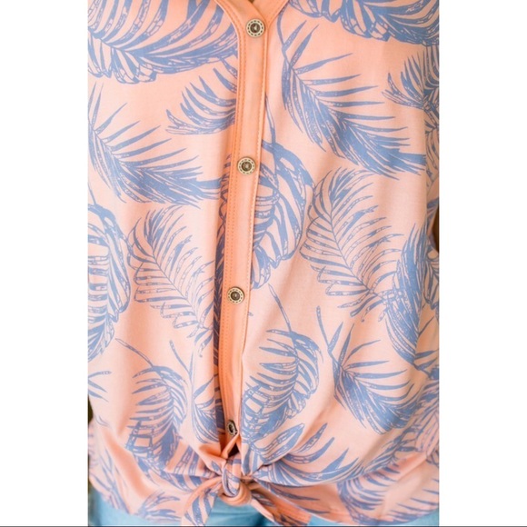 🆕🎉HP🎉Leaf Print Twist Front Knit Top - Picture 4 of 8